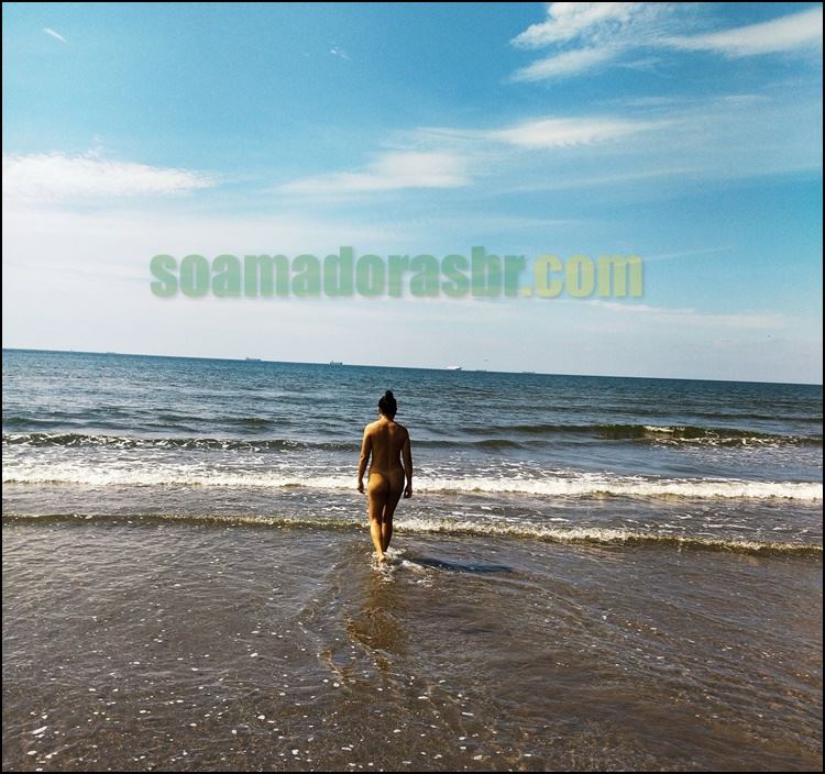 Kaelece-fotos-da-esposa-pelada-na-praia-11 